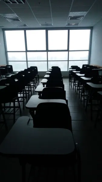 ילד מתחזה לסטודנט בתיכון עלית יפנית במשך חודשים