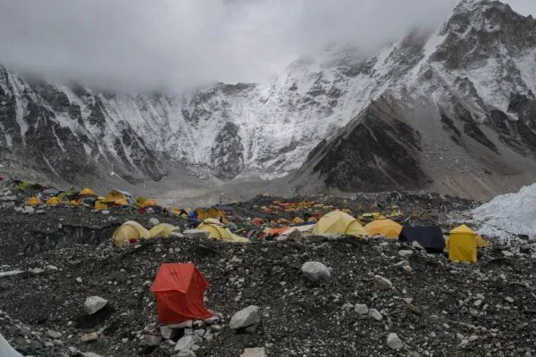 Má Everest problém s drogami?