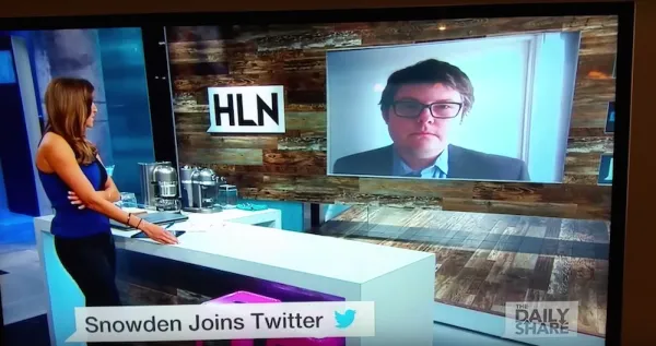 A HLN convidou o cara do Twitter @Fart para falar sobre Snowden na TV, e ele falou sobre Edward mãos de tesoura